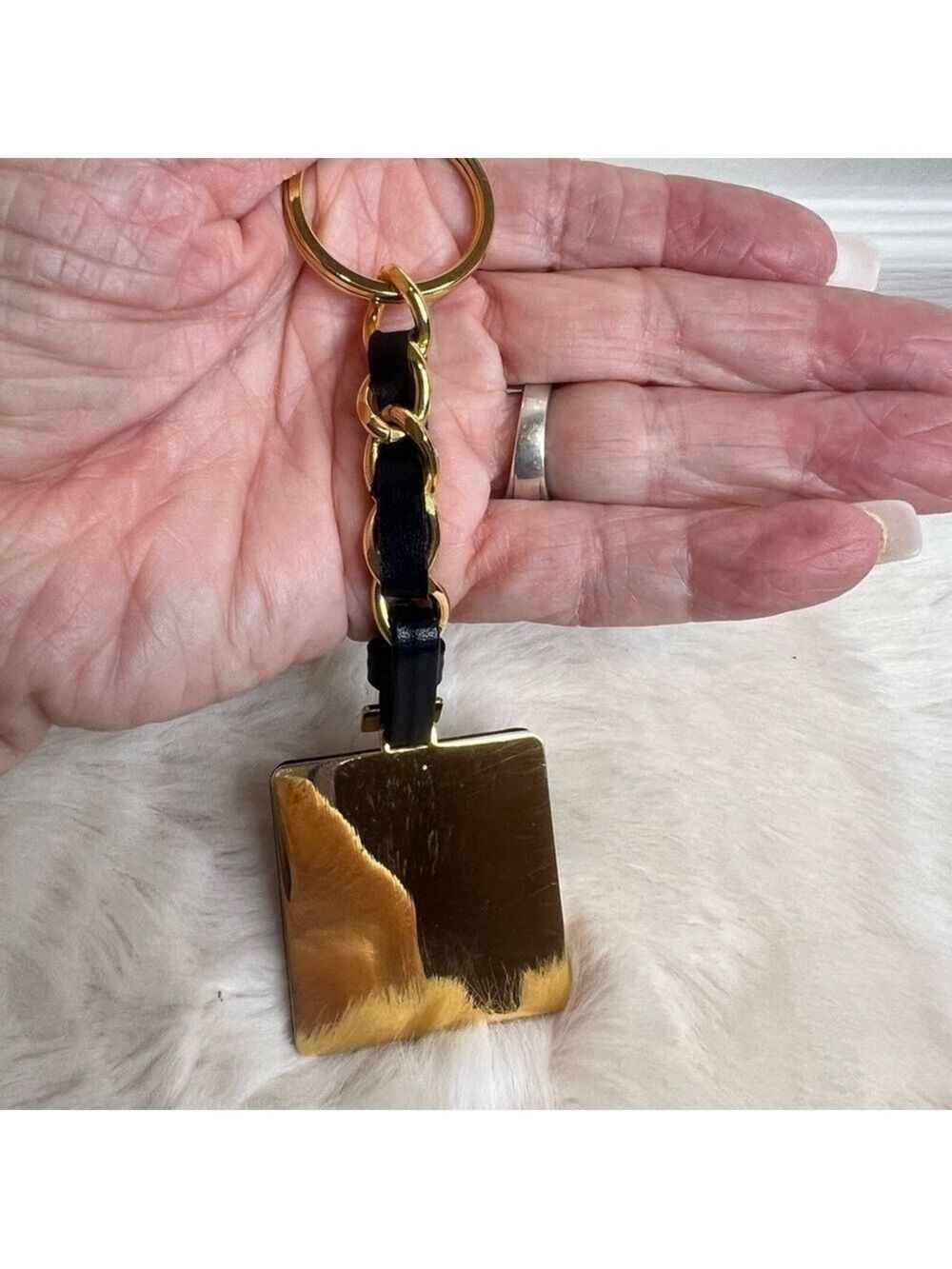 MCM LOGO BAG CHARM KEYRING KEYCHAIN BLACK GOLD VISETOS - Picture 6 of 7